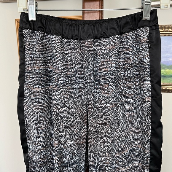 Lululemon Rise and Shine Trousers in Bead Envy Silver Spoon Multi/Black - Picture 5 of 15